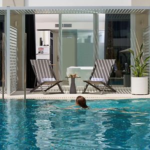Habitación Premium con Cama King con Vistas a la Piscina